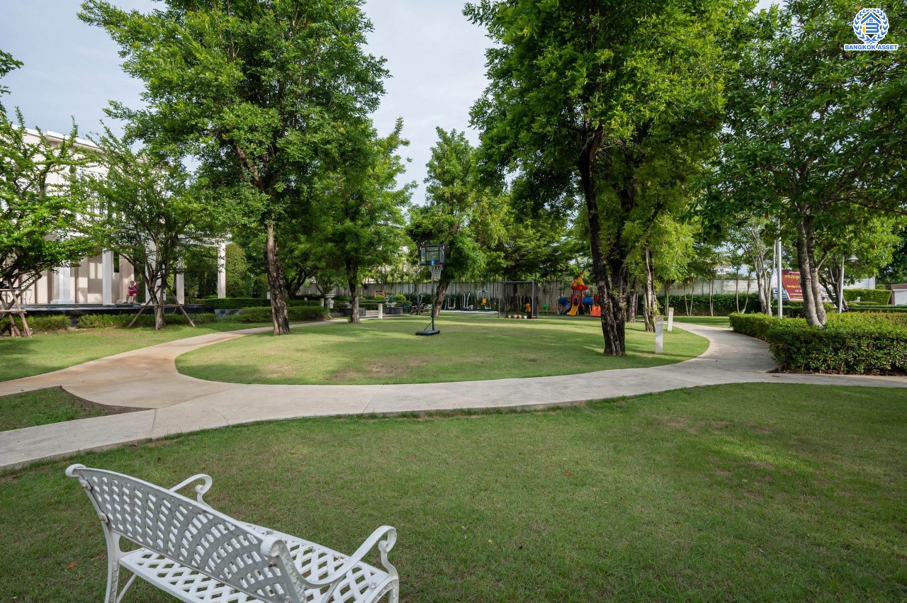 บ้านมือสองตกแต่งใหม่ โครงการ ธนาสิริ ราชพฤกษ์-ท่าน้ำนนท์ เนื้อที่ 50.5 ตร.ว. ฟังก์ชัน 3 ห้องนอน 4 ห้องน้ำ 1 ห้องแม่บ้าน จอดรถได้ 2 คัน บนทำเลดี วิวสวนส่วนกลาง ติดถนนใหญ่ เชื่อมต่อหลายเส้นทาง ใกล้รถไฟฟ้าสายสีม่วง "สถานีไทรม้า" เซ็นทรัลรัตนาธิเบศร์ พร้อมสิ่งอำนวยความสะดวกมากมาย